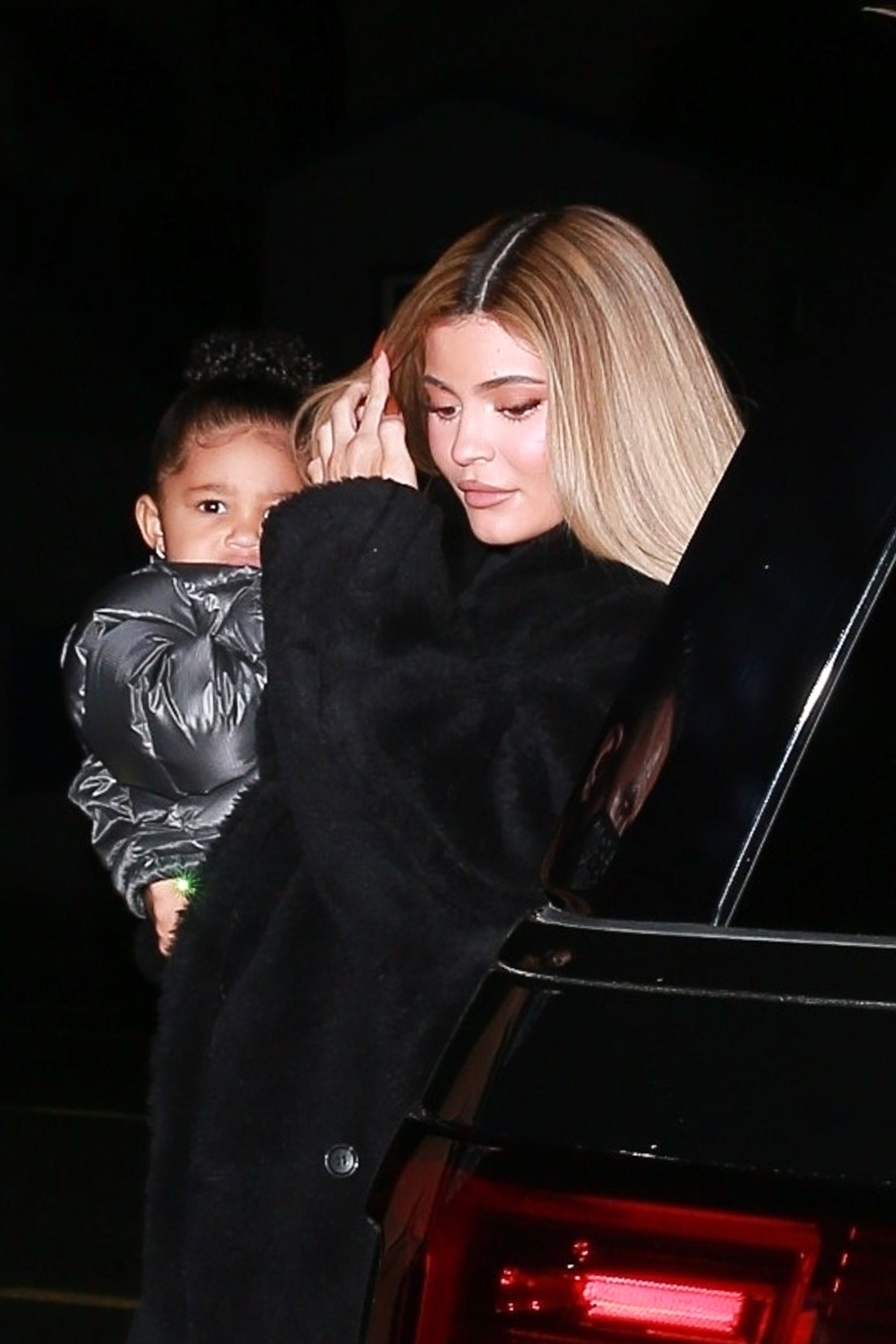 Access_Kardashian_002~0.jpg
