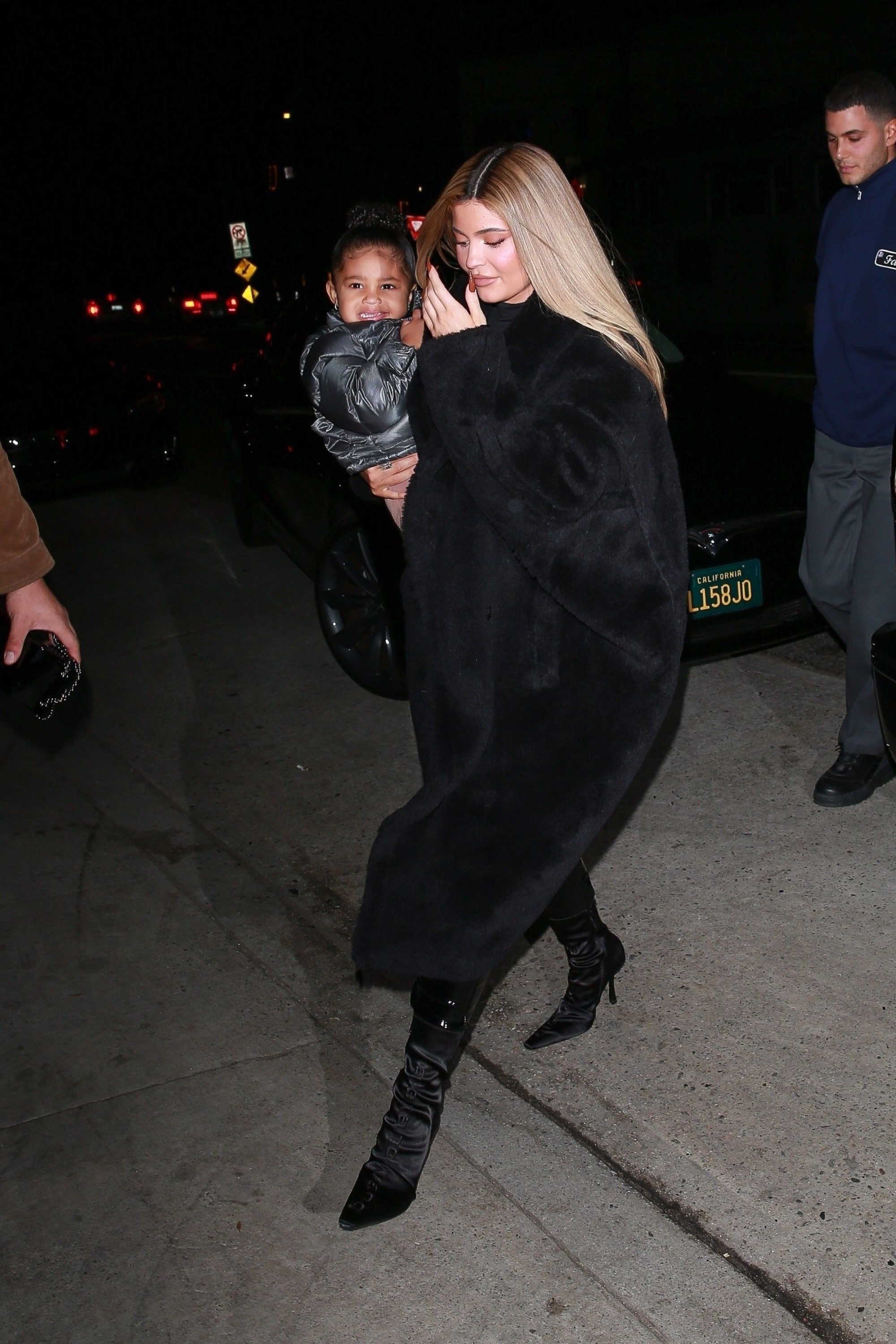 Access_Kardashian_003~0.jpg