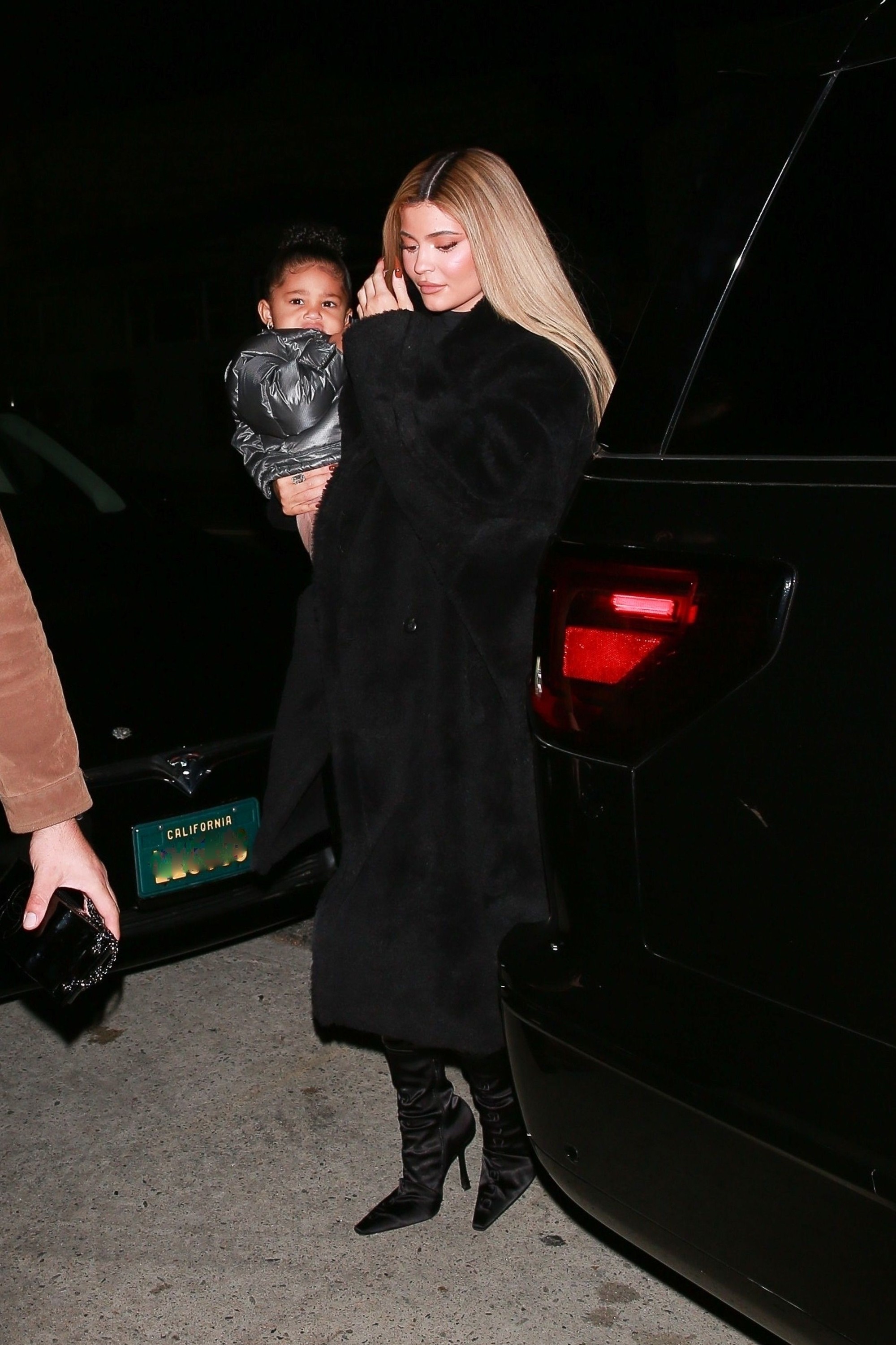 Access_Kardashian_004~0.jpg