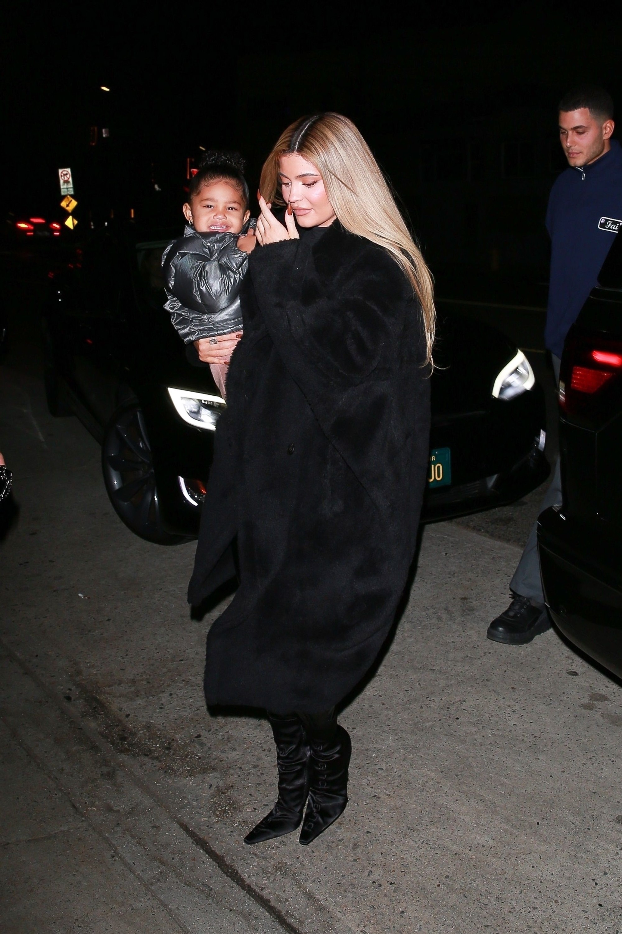 Access_Kardashian_006~0.jpg