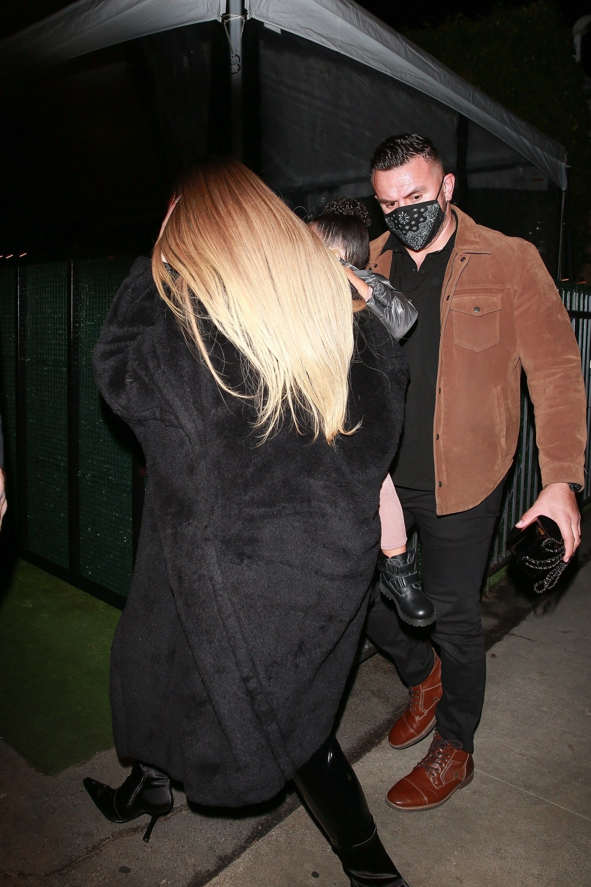 Access_Kardashian_012~0.jpg
