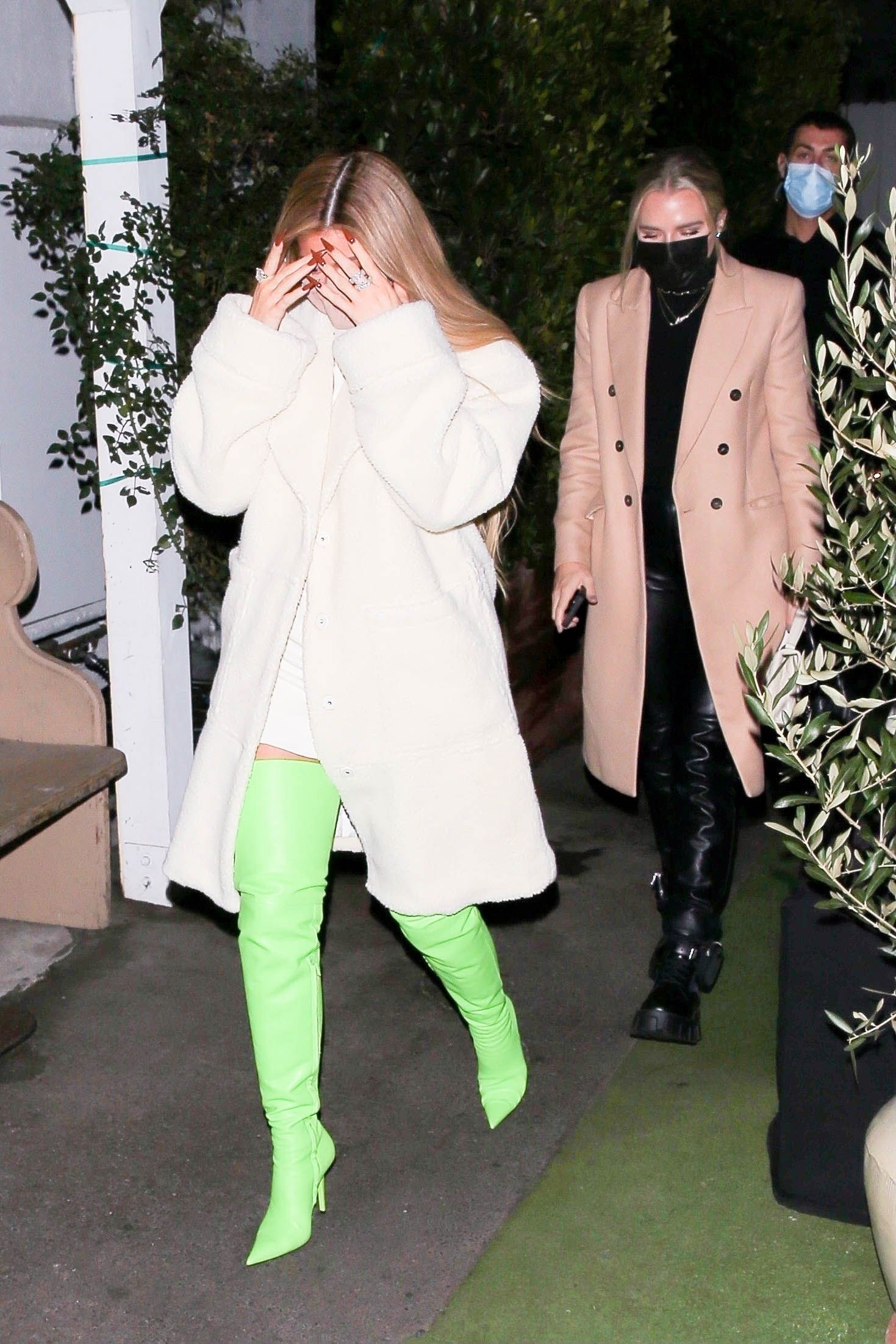Access_Kardashian_005~0.jpg