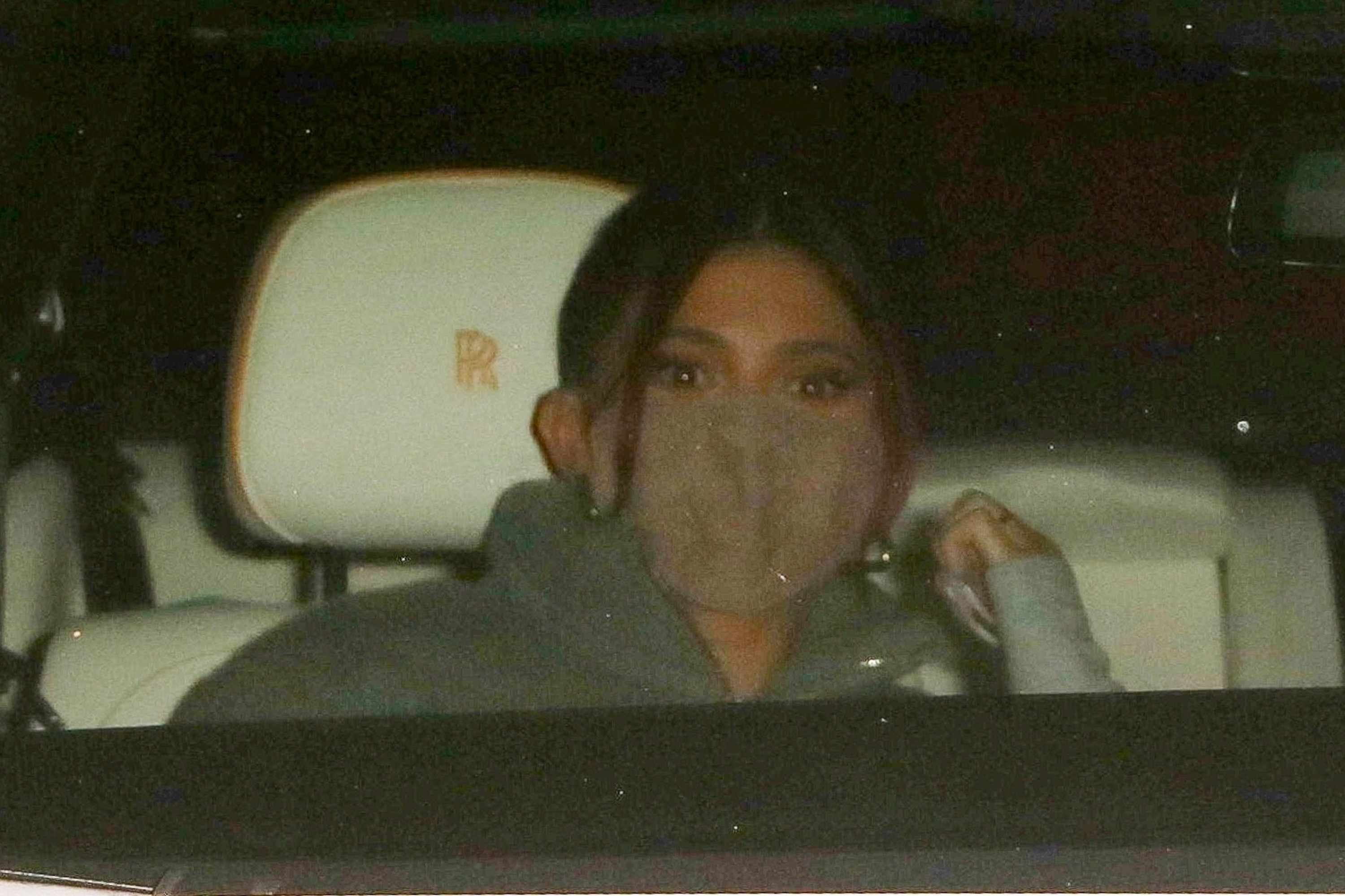 Access_Kardashian_003~0.jpg