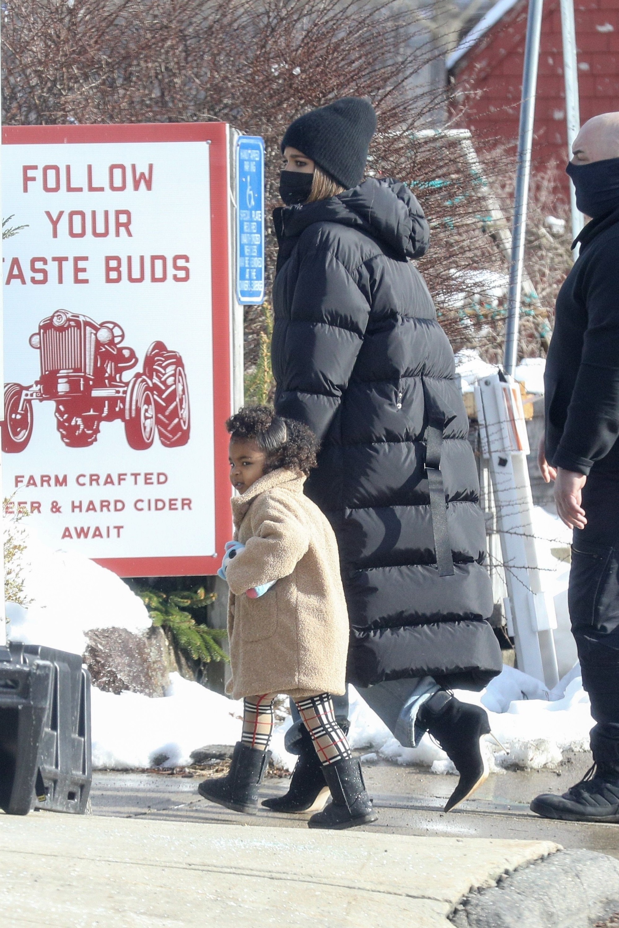 Access_Kardashian_001.jpg