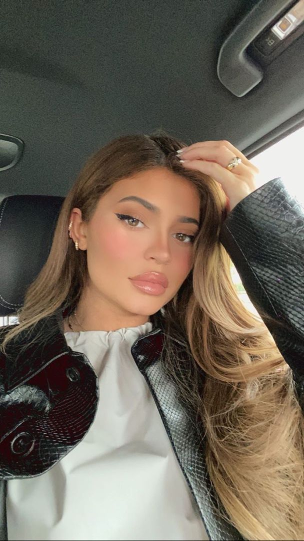 Access_Kardashian_002~2.jpg