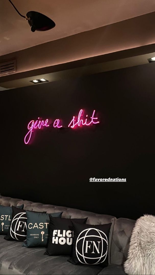 Access_Kardashian_007~3.jpg