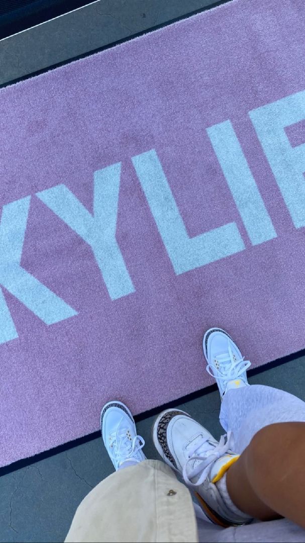 Access_Kardashian_015~3.jpg