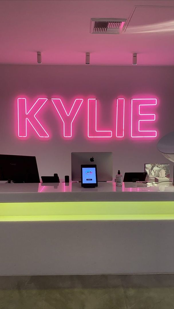 Access_Kardashian_041~1.jpg