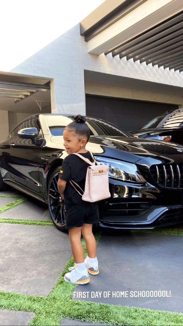 Access_Kardashian_103~2.jpg