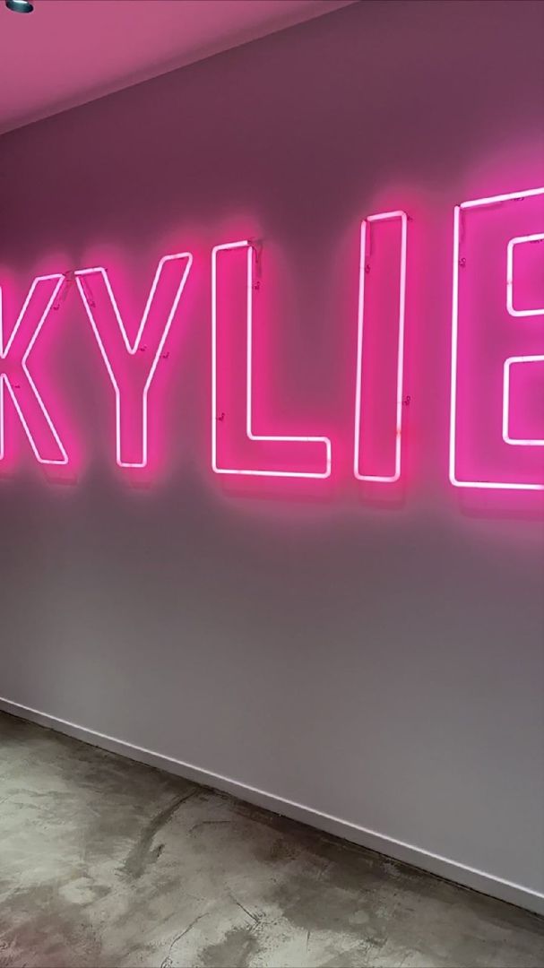 Access_Kardashian_120~2.jpg