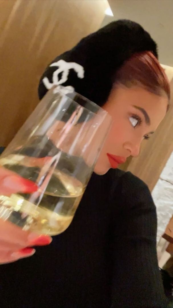 Access_Kardashian_121~2.jpg