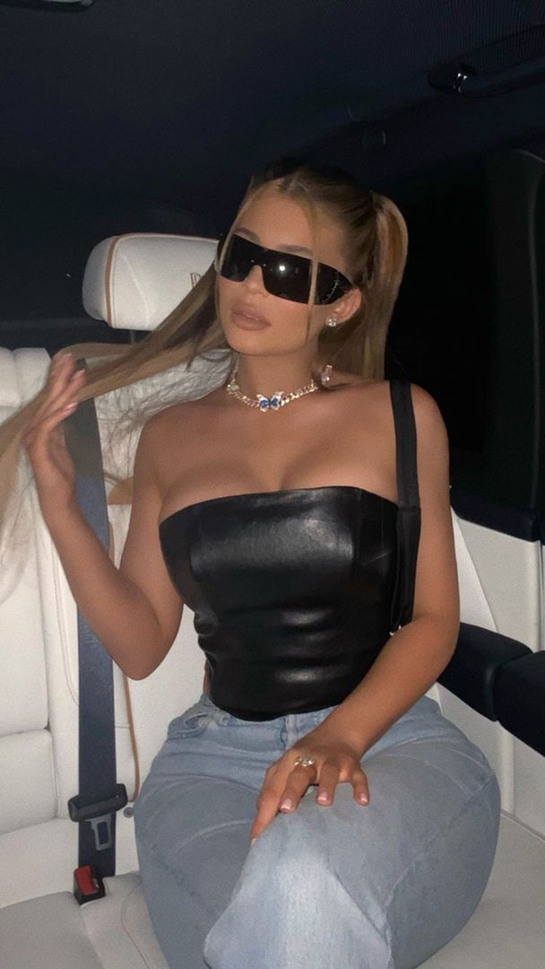 Access_Kardashian_158~1.jpg