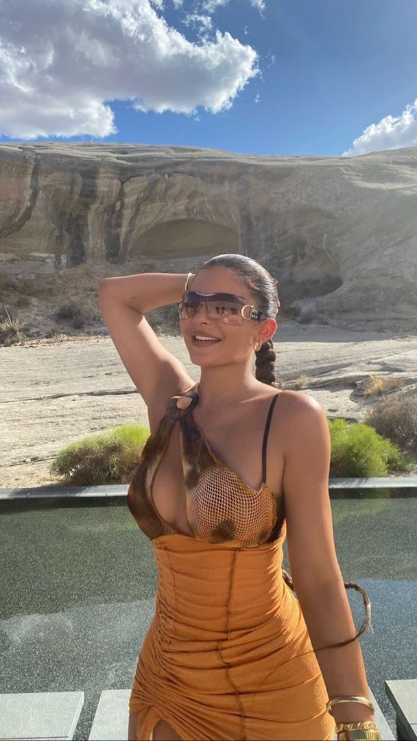 Access_Kardashian_159~1.jpg