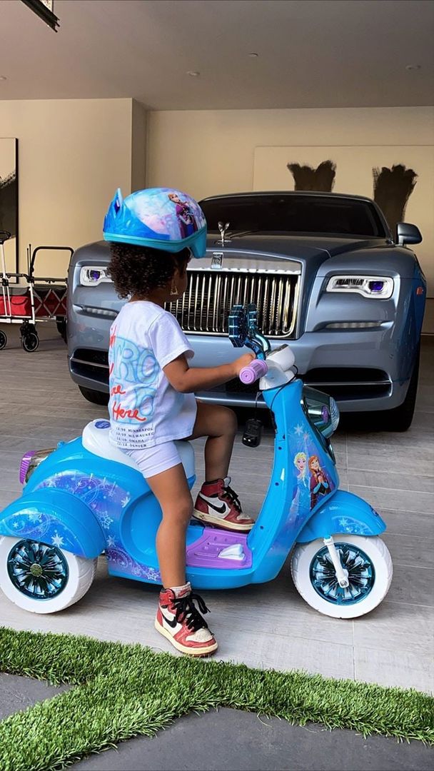 Access_Kardashian_174~1.jpg
