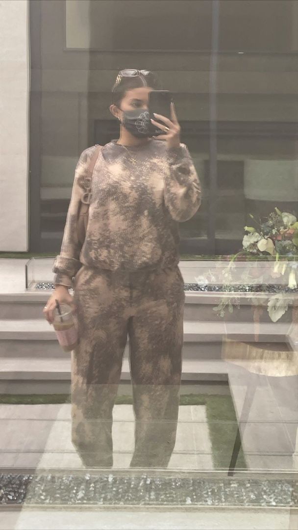 Access_Kardashian_176~1.jpg