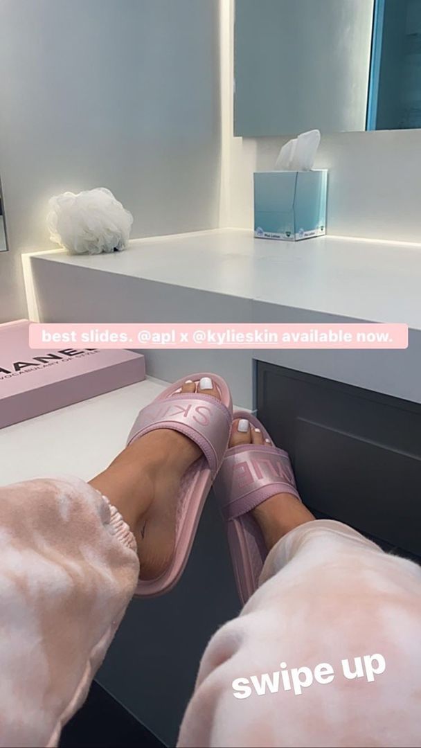 Access_Kardashian_180~0.jpg