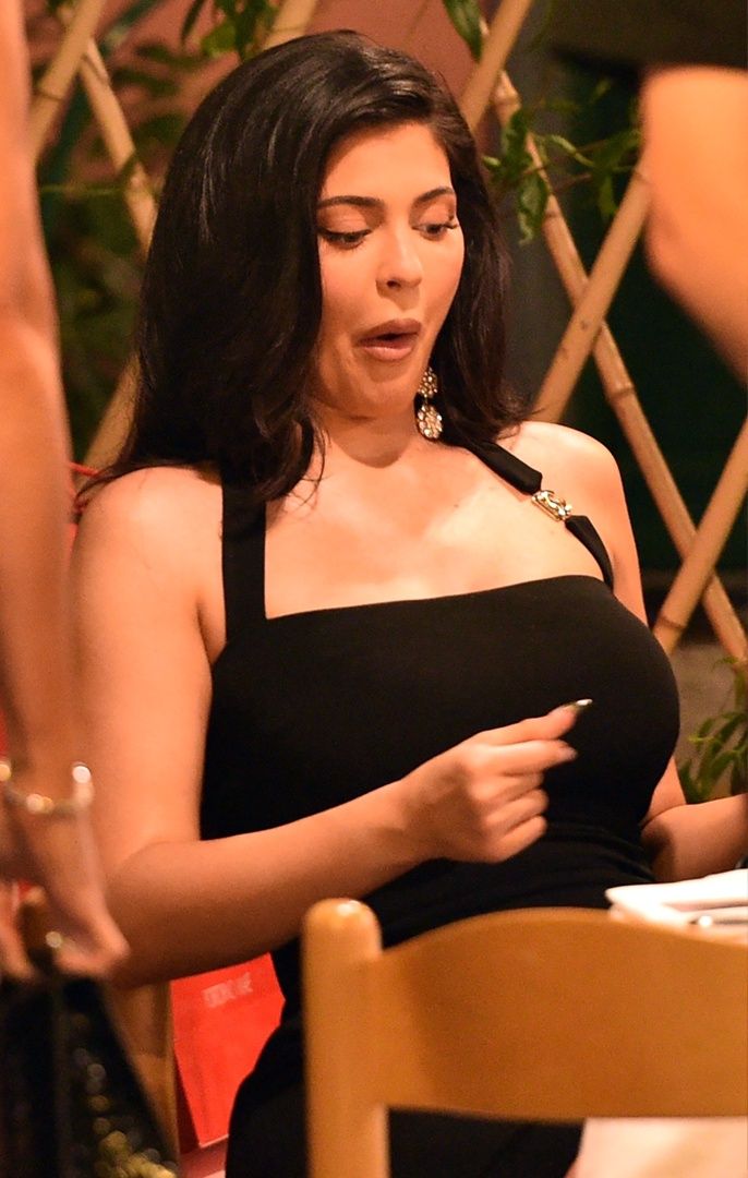Access_Kardashian_005~0.jpg
