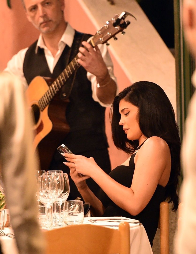 Access_Kardashian_007~0.jpg