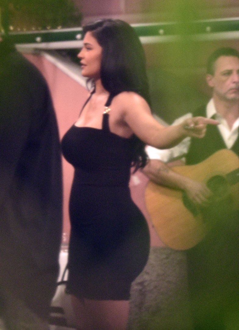 Access_Kardashian_009~0.jpg