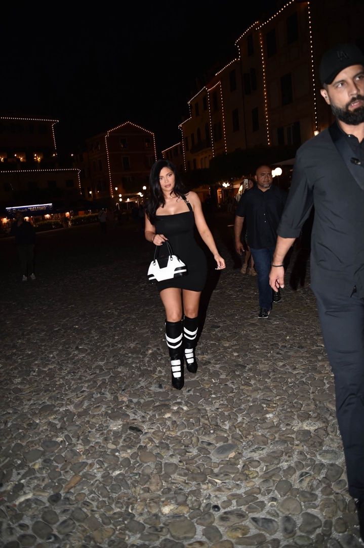 Access_Kardashian_001~0.jpg
