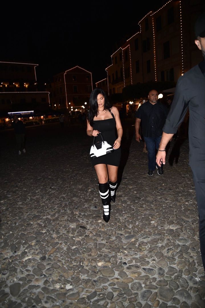 Access_Kardashian_006~0.jpg