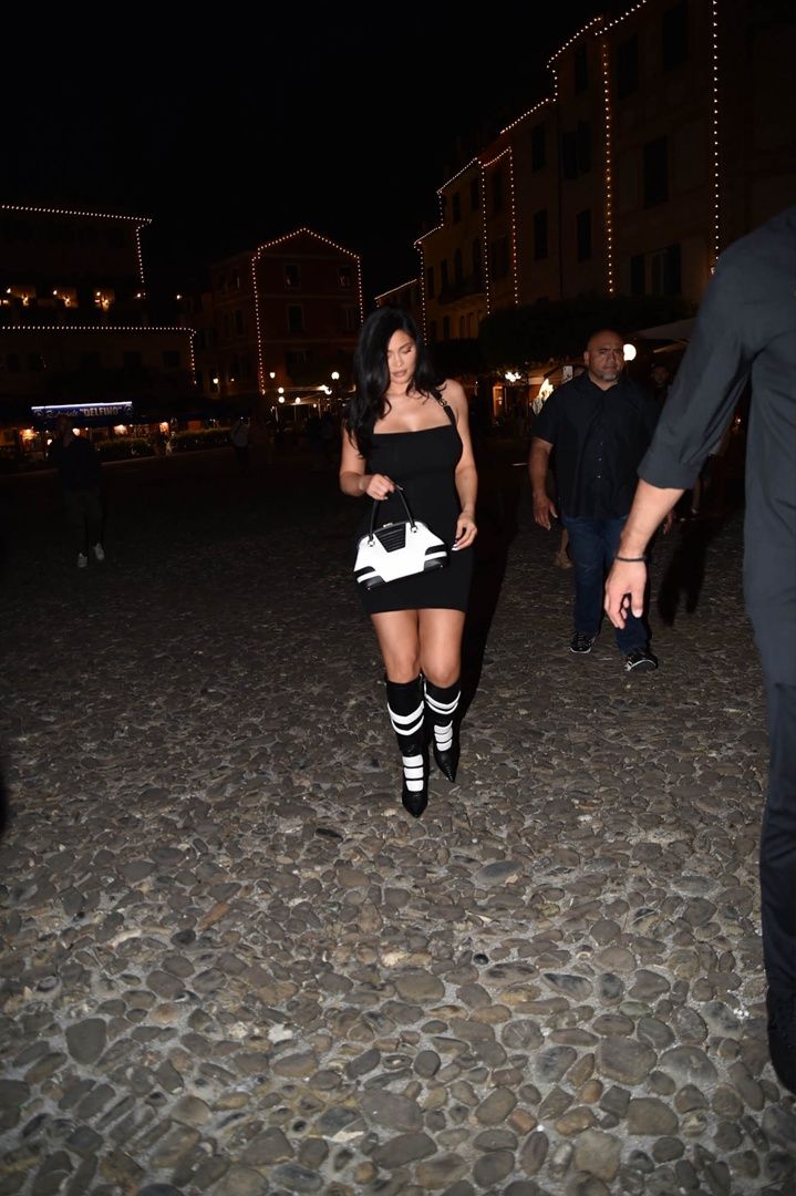 Access_Kardashian_009~0.jpg