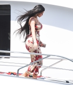 Access_Kardashian_001.jpg