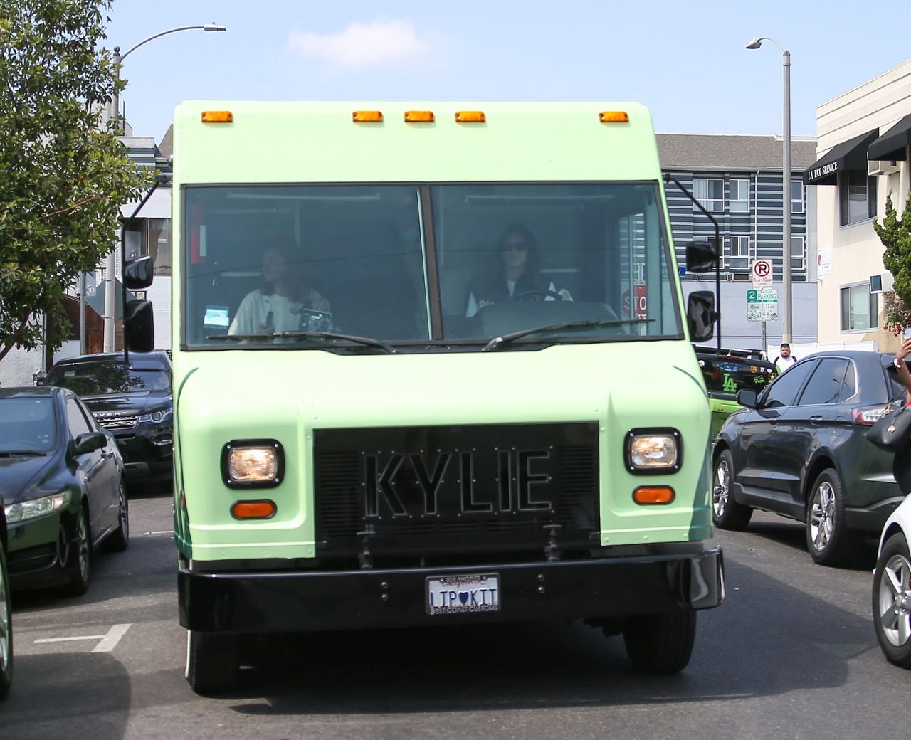 Access_Kardashian_002.jpg