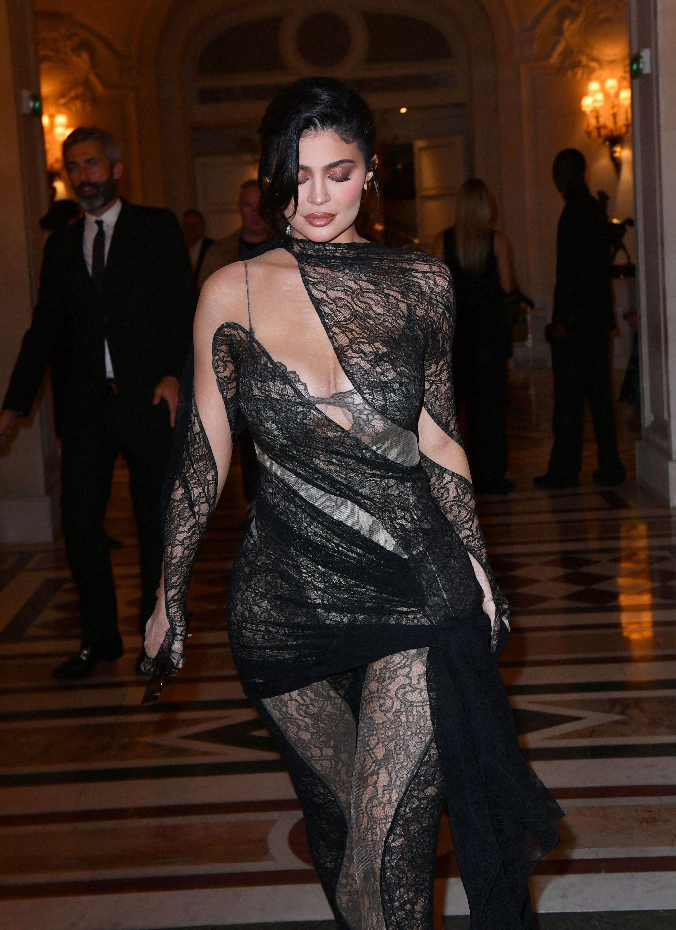 Access_Kardashian_010~0.jpg