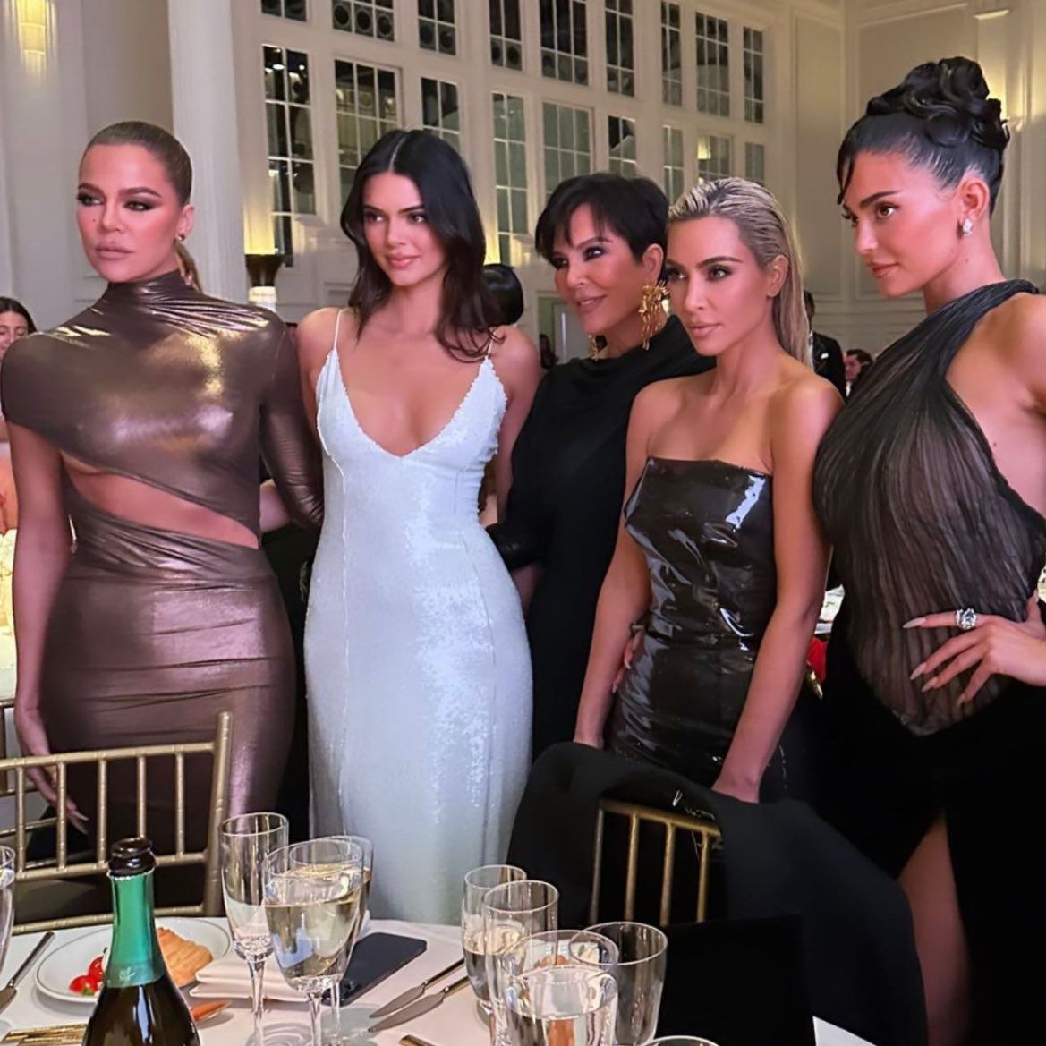 Access_Kardashian_002~0.jpg