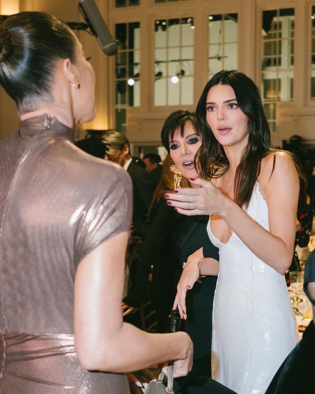Access_Kardashian_004~0.jpg