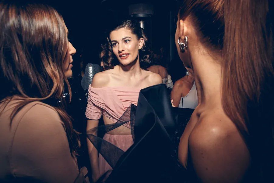 Access_Kardashian_003~0.jpg