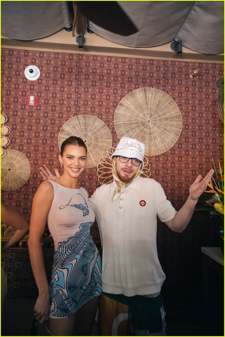 Access_Kardashian_001.jpg