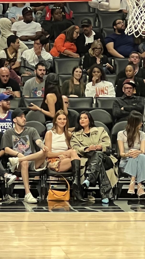 Access_Kardashian_001.jpg