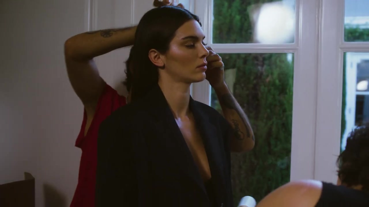 Autumn_22_starring_Kendall_Jenner_7C_Jimmy_Choo_WT3G_Gze_U_0331.jpg