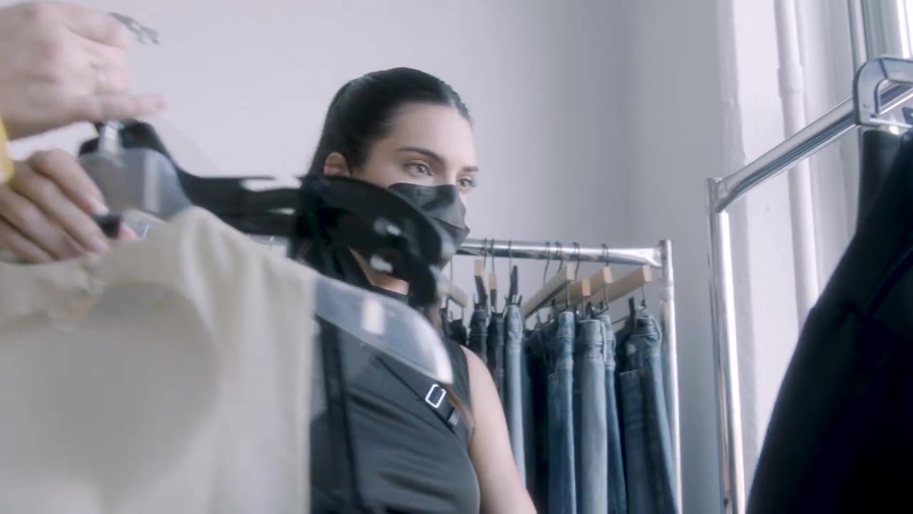 Kendall_Jenner_x_FWRD_Khaite_Showroom_Visit_7C_Behind_the_Scenes_0020.jpg
