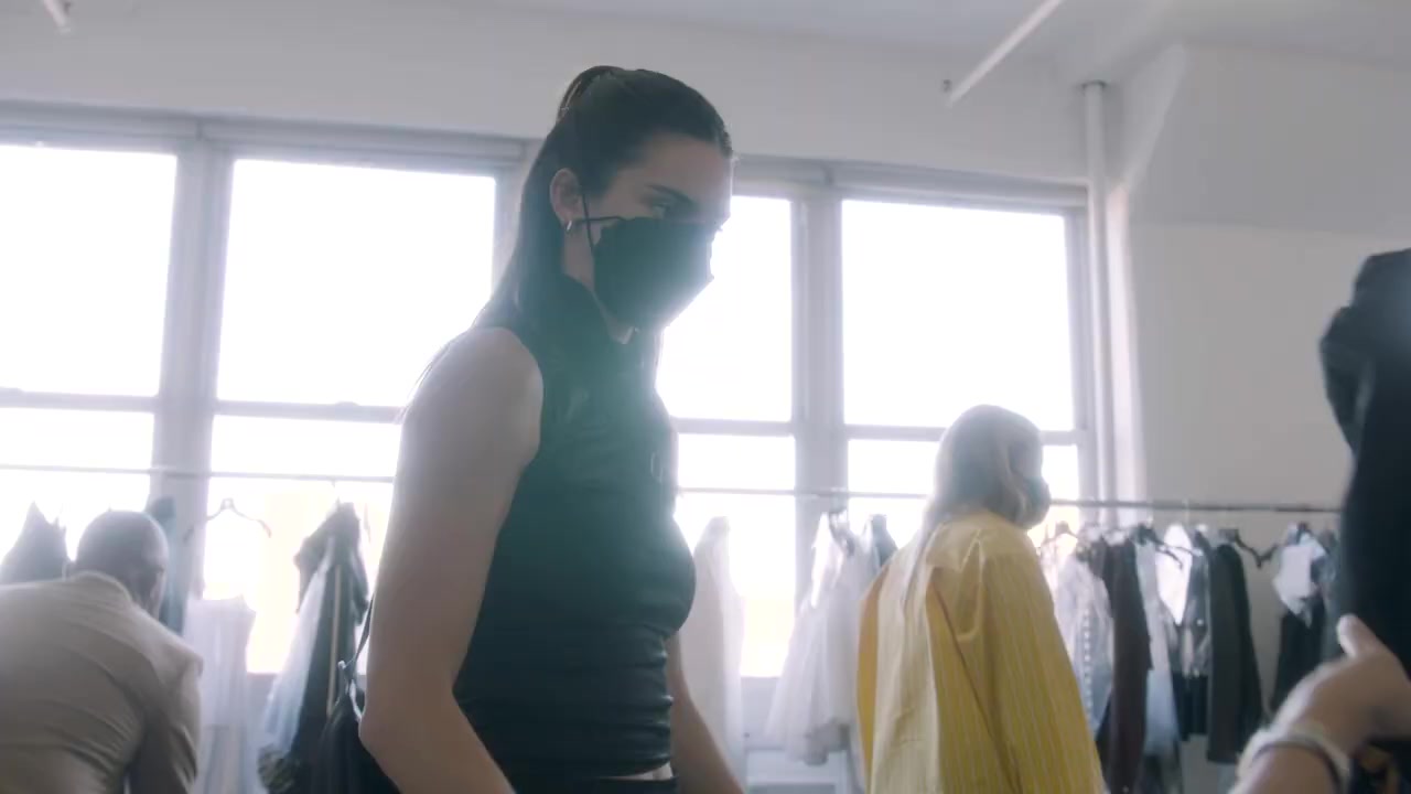 Kendall_Jenner_x_FWRD_Khaite_Showroom_Visit_7C_Behind_the_Scenes_0271.jpg