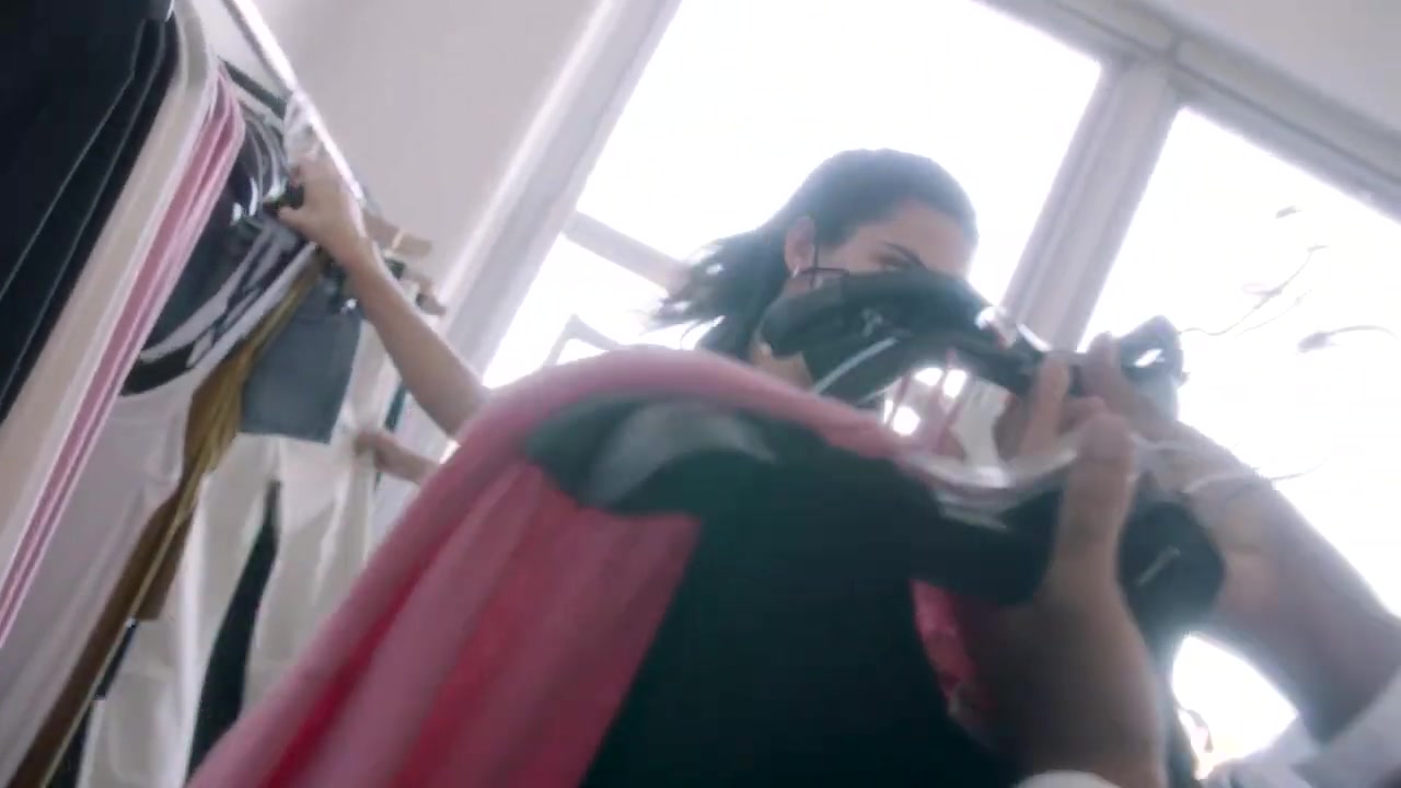 Kendall_Jenner_x_FWRD_Khaite_Showroom_Visit_7C_Behind_the_Scenes_0359.jpg