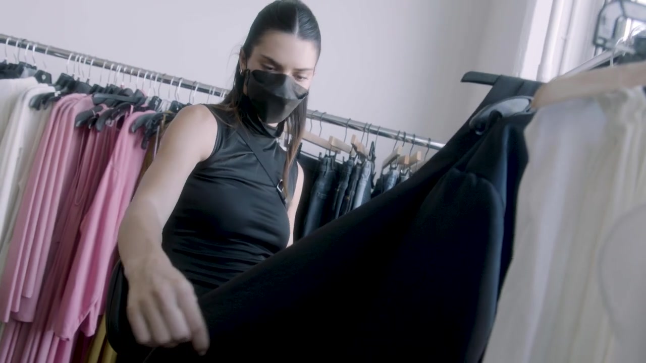 Kendall_Jenner_x_FWRD_Khaite_Showroom_Visit_7C_Behind_the_Scenes_0443.jpg