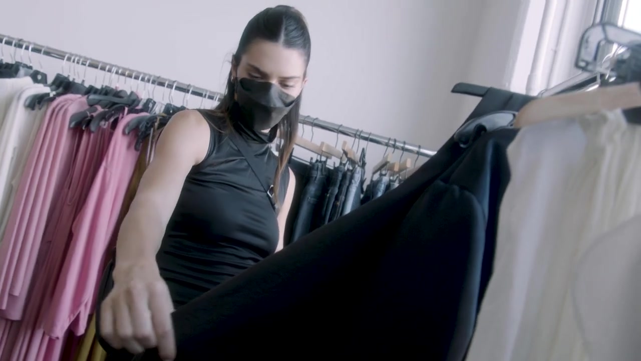 Kendall_Jenner_x_FWRD_Khaite_Showroom_Visit_7C_Behind_the_Scenes_0448.jpg