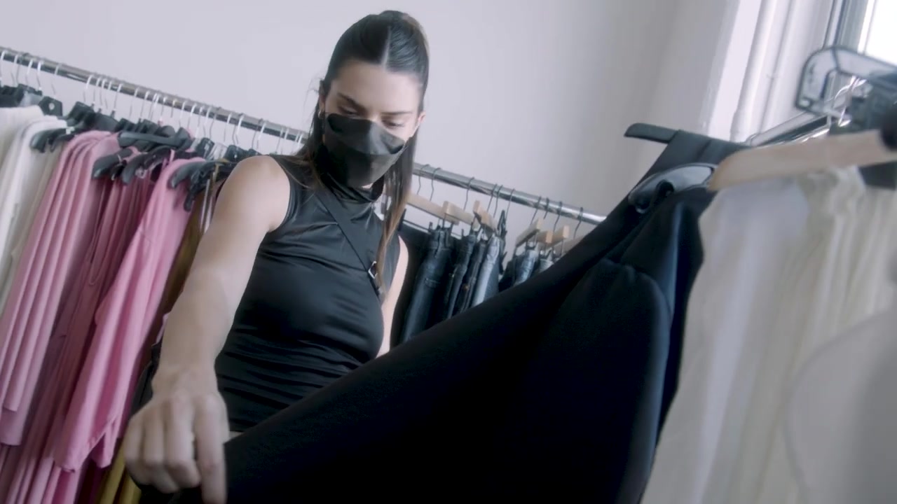 Kendall_Jenner_x_FWRD_Khaite_Showroom_Visit_7C_Behind_the_Scenes_0451.jpg