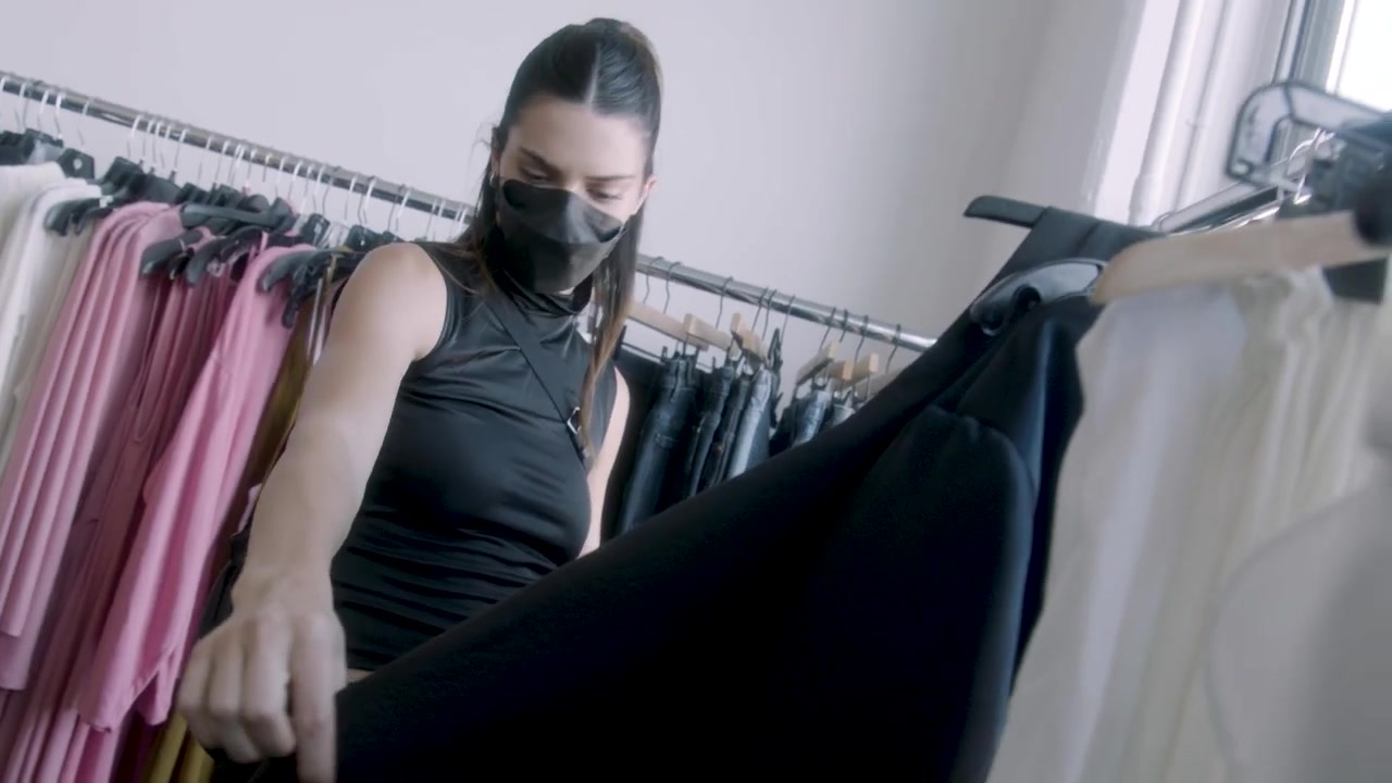 Kendall_Jenner_x_FWRD_Khaite_Showroom_Visit_7C_Behind_the_Scenes_0452.jpg