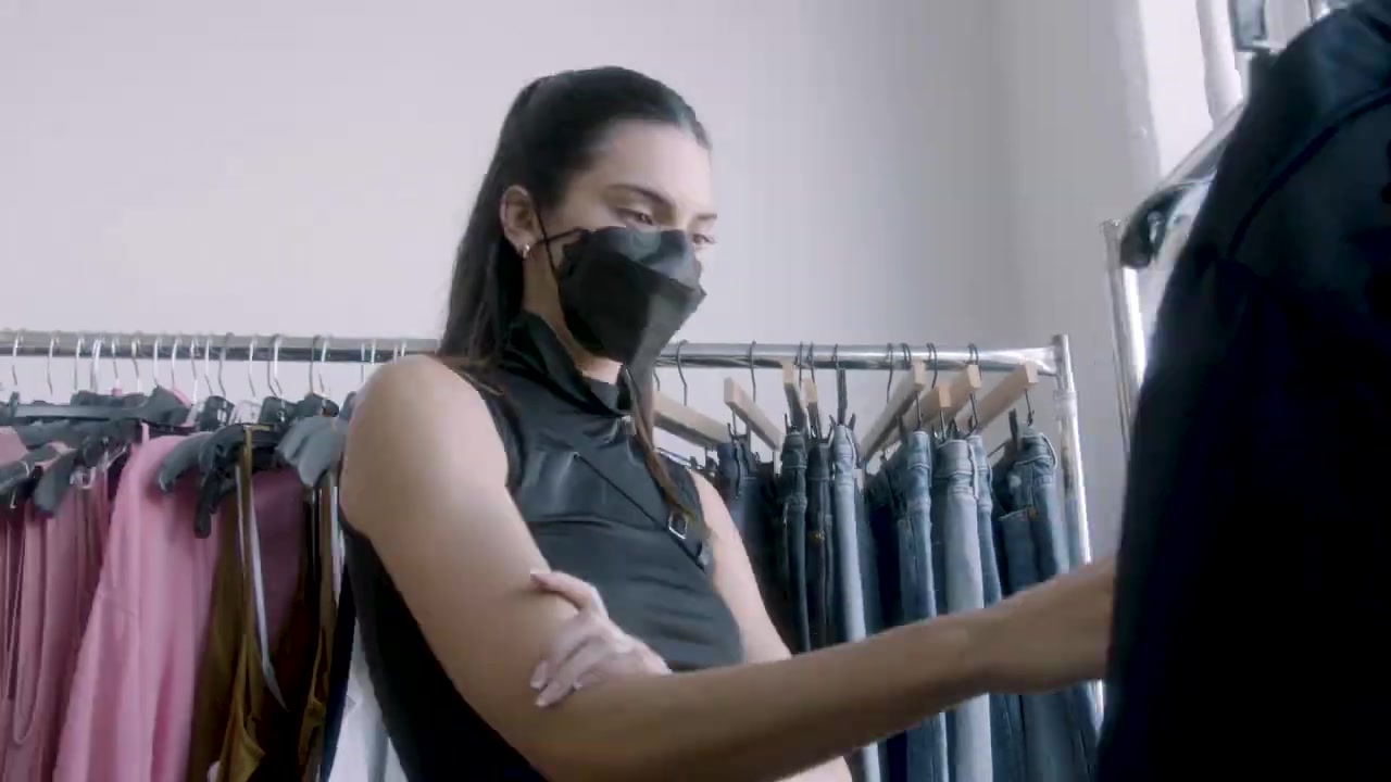 Kendall_Jenner_x_FWRD_Khaite_Showroom_Visit_7C_Behind_the_Scenes_0592.jpg