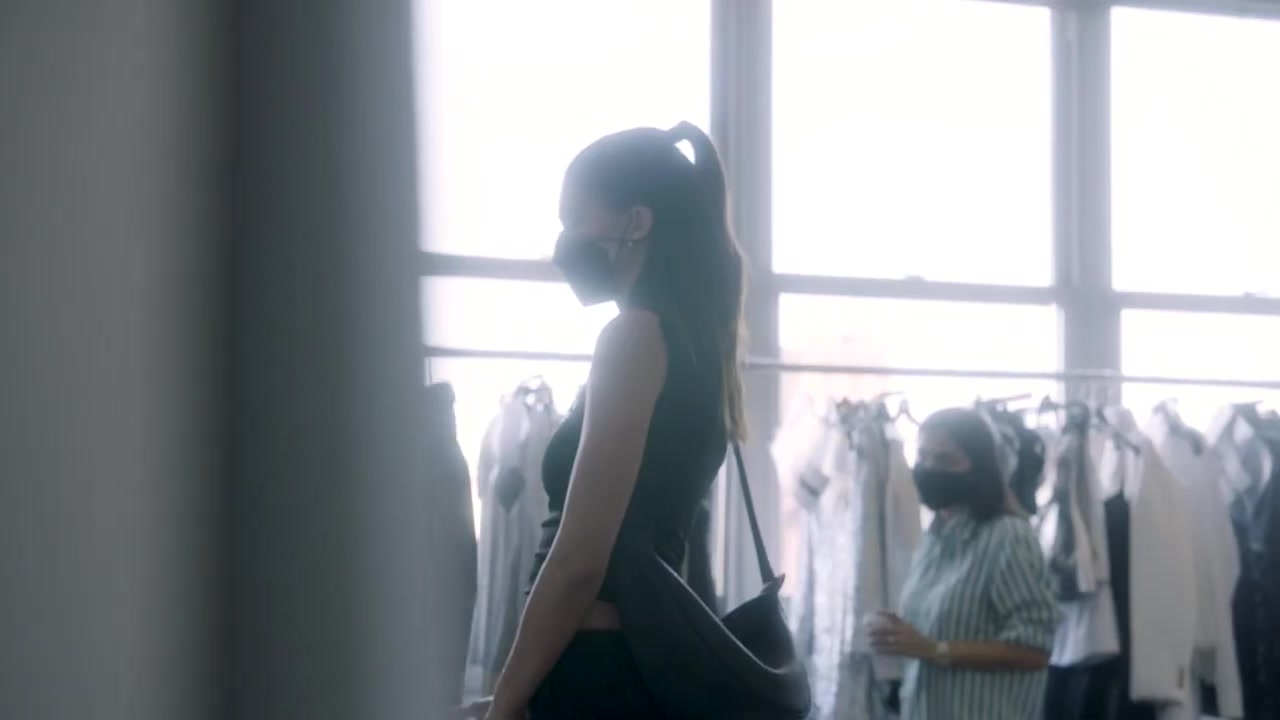 Kendall_Jenner_x_FWRD_Khaite_Showroom_Visit_7C_Behind_the_Scenes_0894.jpg