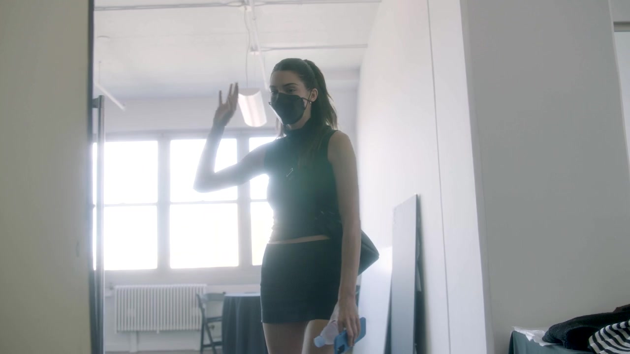 Kendall_Jenner_x_FWRD_Khaite_Showroom_Visit_7C_Behind_the_Scenes_1603.jpg