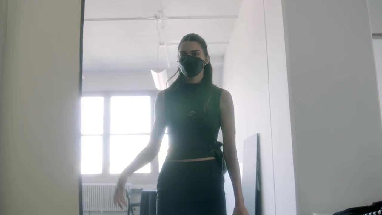 Kendall_Jenner_x_FWRD_Khaite_Showroom_Visit_7C_Behind_the_Scenes_1629.jpg