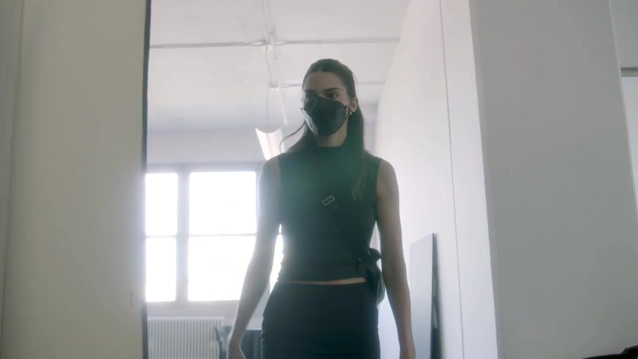 Kendall_Jenner_x_FWRD_Khaite_Showroom_Visit_7C_Behind_the_Scenes_1636.jpg