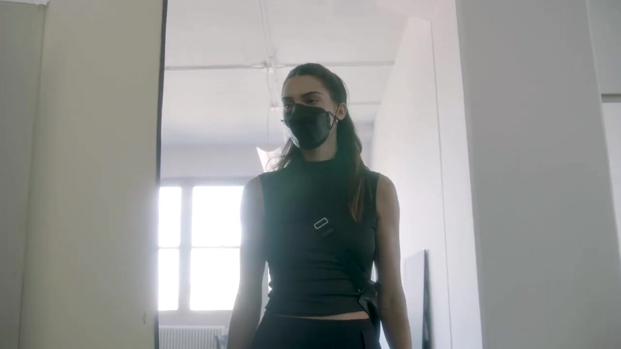 Kendall_Jenner_x_FWRD_Khaite_Showroom_Visit_7C_Behind_the_Scenes_1655.jpg