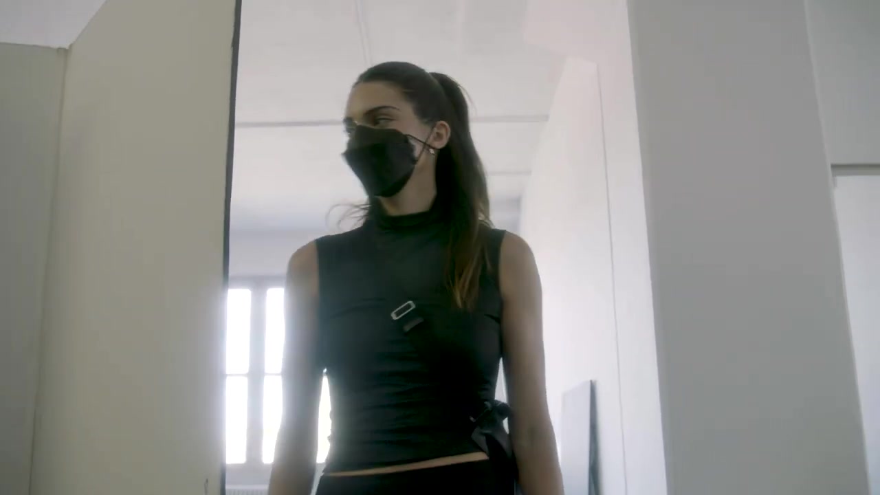 Kendall_Jenner_x_FWRD_Khaite_Showroom_Visit_7C_Behind_the_Scenes_1672.jpg