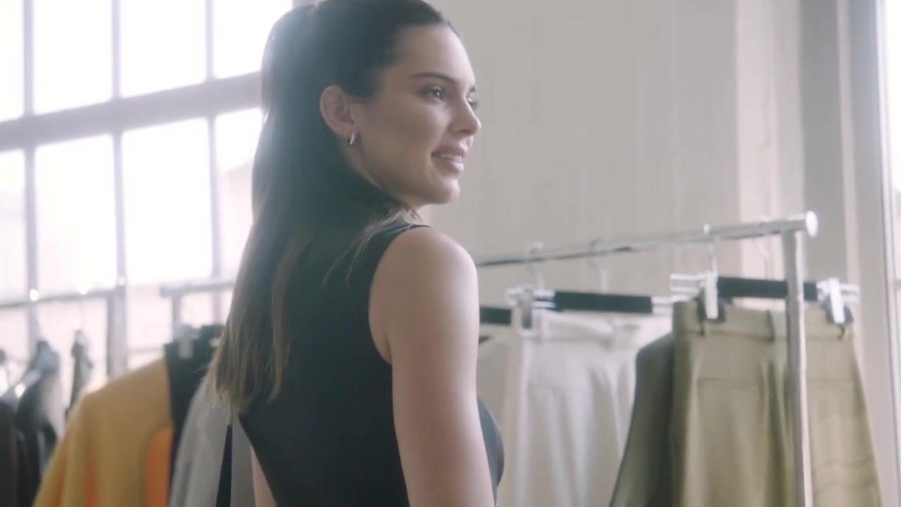 Kendall_Jenner_x_FWRD_Peter_Do_Showroom_Visit_7C_Behind_the_Scenes_1568.jpg